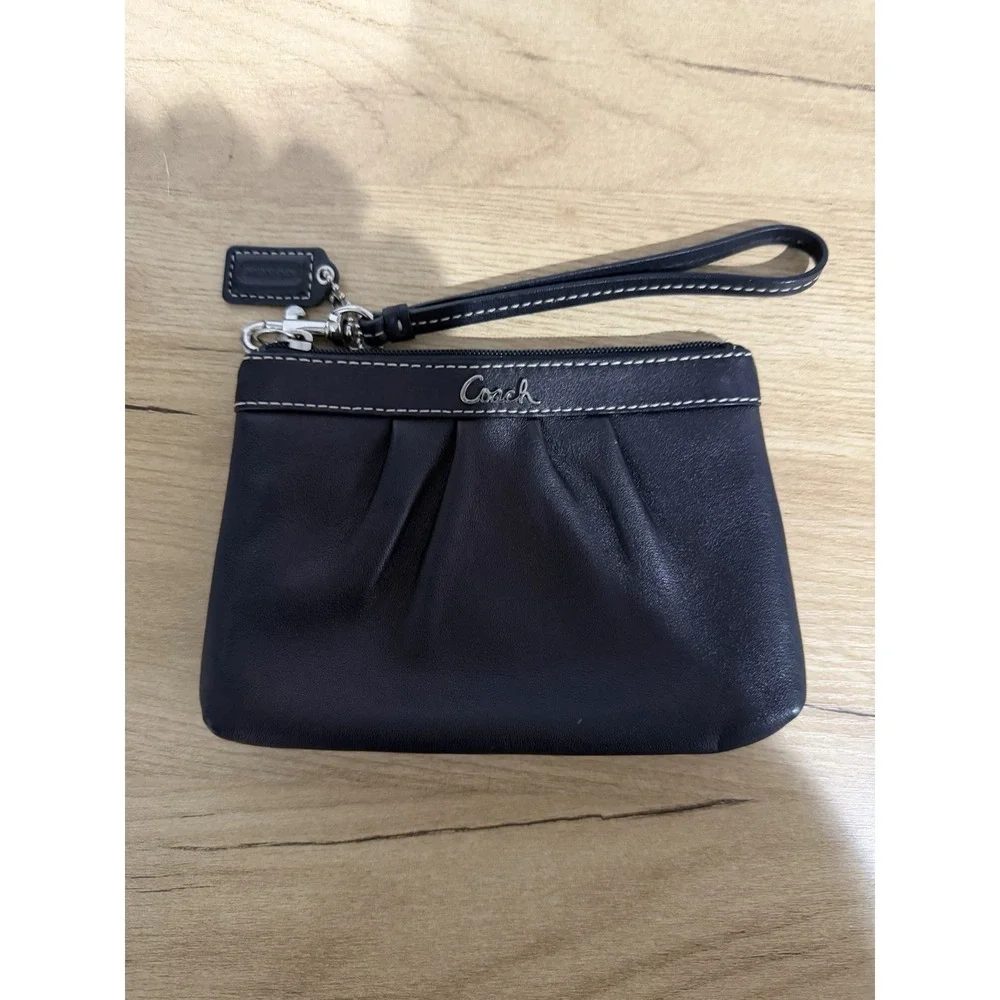 COACH Corner Zip Wristlet Signature Leather Handbag Small -‎ Black S